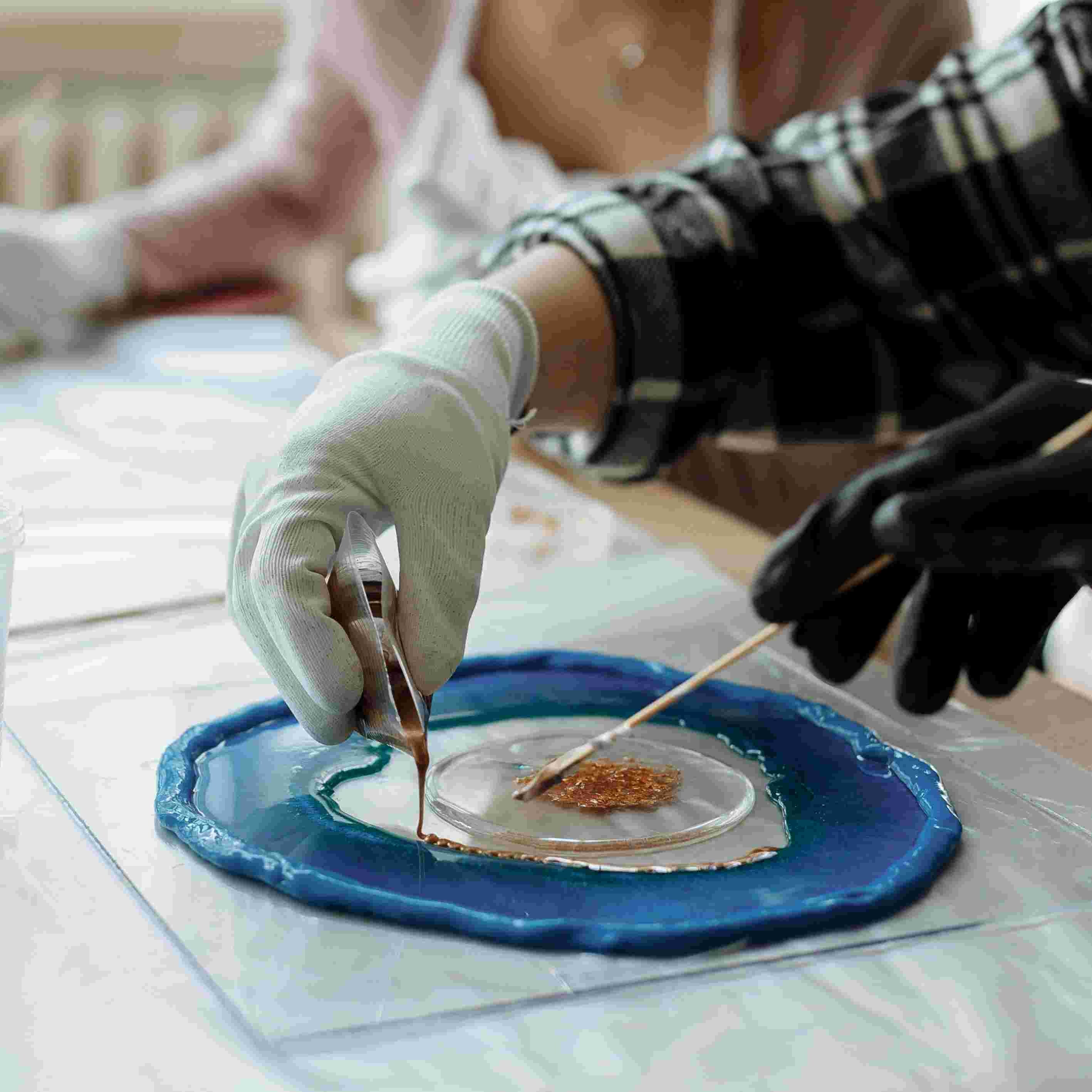 how to use resin