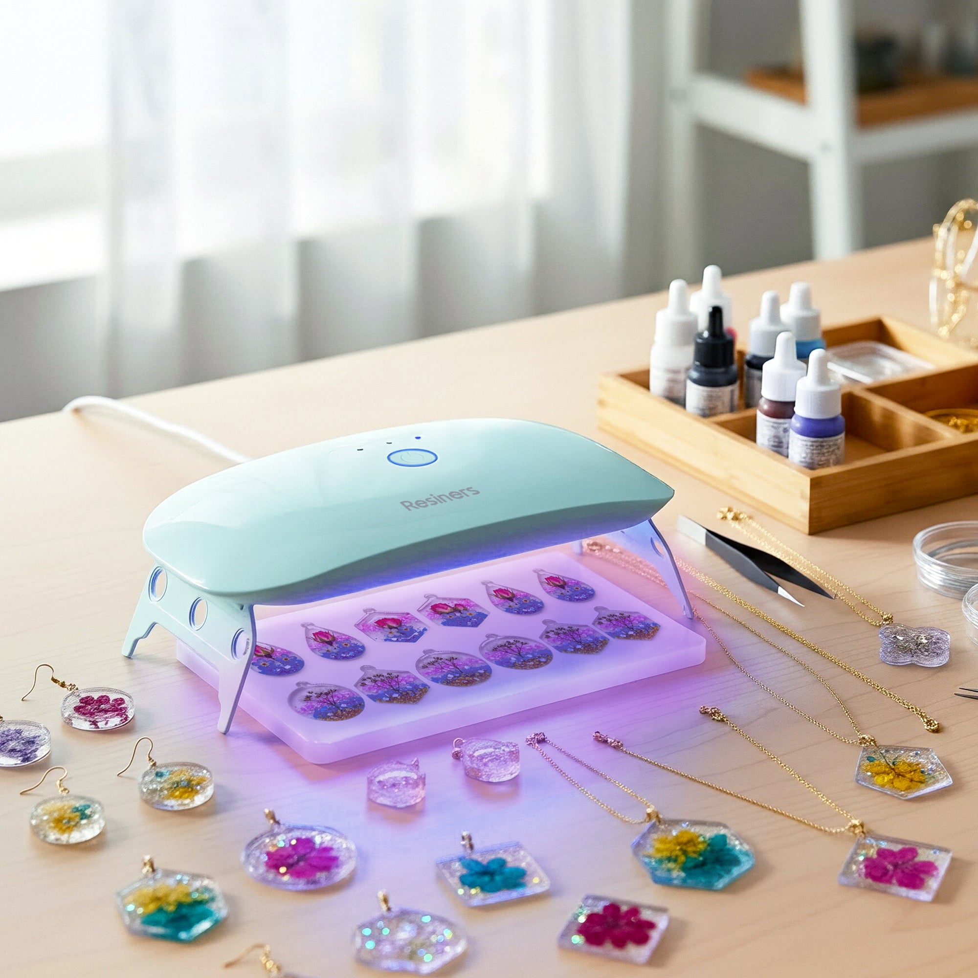 Resiners® Mint Green Single-Side Plug-In UV Light